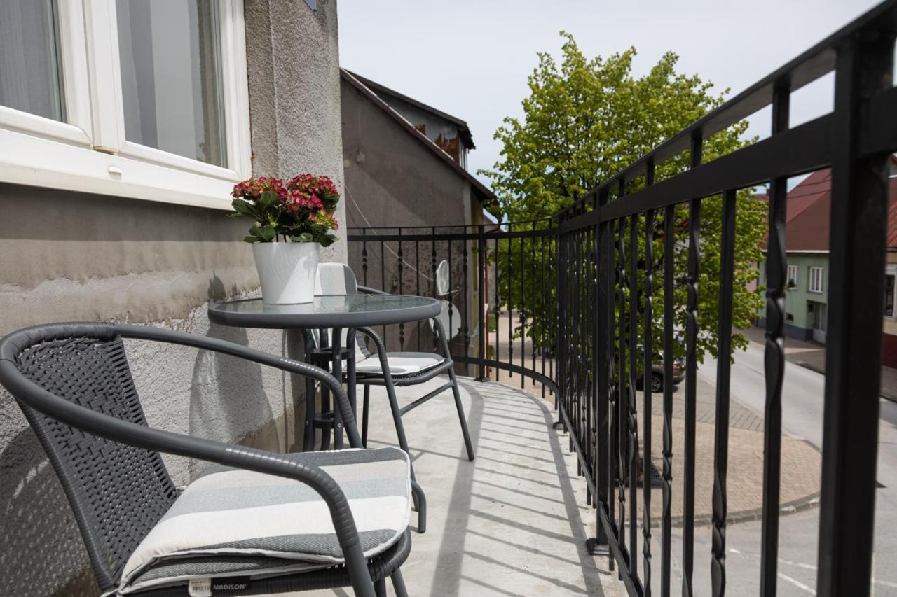 Apartman Tince Delnice Buitenkant foto